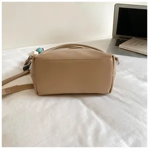 Retro PU leather crossbody shoulder bag detail view, casual commuter handbag design.