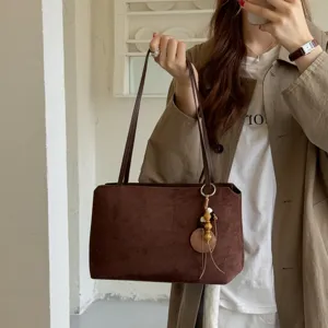 Brown suede shoulder bag for women, retro underarm tote bag for autumn and winter daily commute.