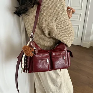 Women's multi-pocket casual shoulder bag, stylish autumn winter commuter handbag detail view.