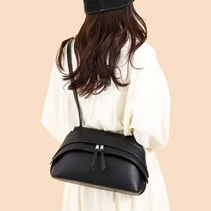 Black underarm shoulder bag for women, trendy vintage crossbody tote bag with chic design.