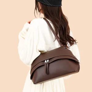 Stylish women brown underarm shoulder bag retro handbag for daily fashion casual outfits.
