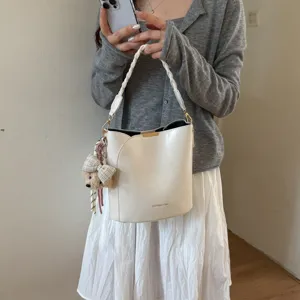 Sac à main sac seau rétro automne hiver tendance avec poignée tressée et charmant détail de nœud.