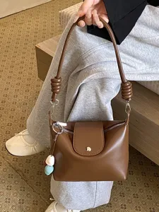 Vintage brown leather shoulder bag, large capacity, casual crossbody bag for women daily commute.