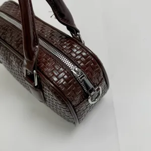 Dunkelbraune geflochtene Damentasche, stylische Pendler Umhaengetasche Schultertasche.
