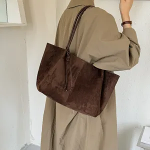 Dark brown suede tote bag for women, large capacity vintage shoulder handbag, retro style.