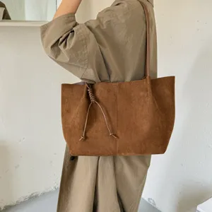 Women large capacity commute brown suede shoulder bag retro versatile tote bag detail view