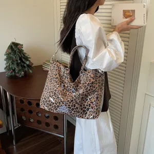 Elegante borsa tote con stampa leopardata e strato esterno trasparente, grande capacità.
