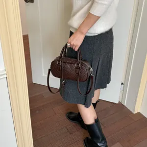 Braune geflochtene Damentasche aus Leder, stylische lässige Pendler Umhängetasche Handtasche.