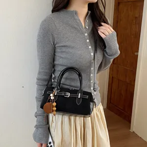 Schwarze vintage Boston Handtasche für Damen, retro lässige Kissen Schultertasche Anhänger.