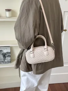 Elegante geflochtene Umhaengetasche fuer Damen, rosa Freizeit Handtasche klein neu.