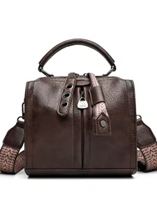 Sac à bandoulière rétro en cuir marron pour femme, élégant sac carré avec poignée supérieure.