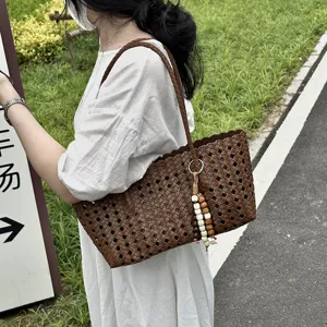Stylish women's woven tote bag large capacity summer casual shoulder handbag with charm