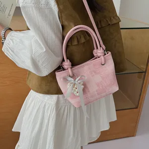 Schicke rosa Beuteltasche für Damen mit Perlen Schleife Dekoration, modische Handtasche.