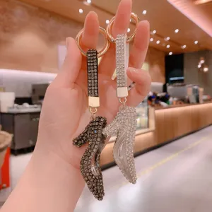 Llavero de tacón alto con strass brillante, elegante colgante de bolso para mujer y moda.