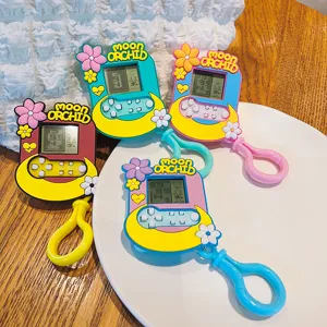 Lindo dibujos animados mini consola de juegos llavero flor de cerezo juguete de descompresión