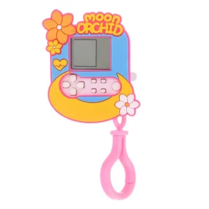 Mini consola de juegos electrónica de mascota virtual llavero con funda de silicona.