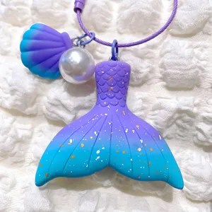 Squisito portachiavi coda di sirena con perla sfumata, simpatico ciondolo per borsa e auto.