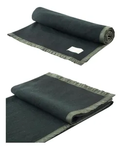Thickened green wool blanket for outdoor camping, military training, and disaster relief.