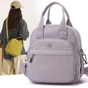 Bolso bandolera informal de nailon ligero para mujer, bolsa de viaje versátil vista frontal.