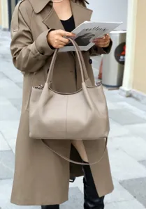 Women's genuine leather shoulder bag large capacity casual commuting tote cross-body bag.