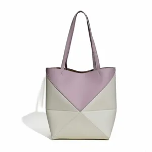 Elegantes geometrisches Farbblock-Umhängetasche-Detail, stilvolle Ledertasche für den Alltag.