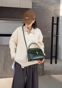 Dark green crocodile pattern leather handbag, classic top handle crossbody bag for women.