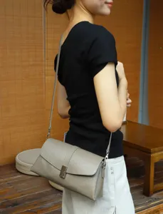 Stylish grey leather envelope shoulder bag, retro commute crossbody bag with metal lock.