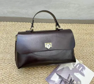 Vintage bruine lederen kussen handtas, elegante schoudertas voor dames voor dagelijks gebruik.