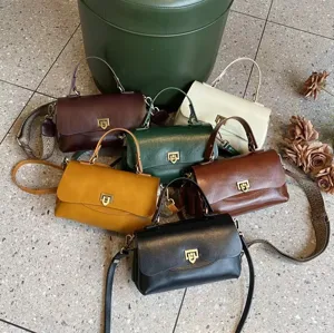 Echt lederen retro kussen schouder crossbody tas wielkleur casual handtas detail weergave