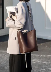 Minimalist large capacity crossbody bucket bag detail view, perfect for autumn winter commuting.