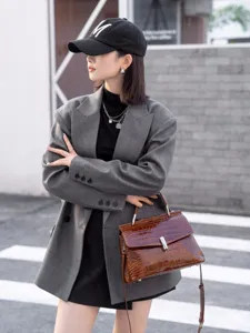 Women elegant crocodile pattern top handle handbag vintage PU leather shoulder bag.