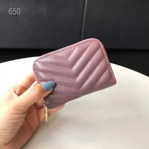 Mini porta carte in pelle trapuntata con chiusura lampo da donna elegante e pratica