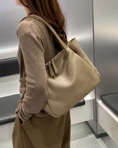 Soft leather shoulder bag detail, large capacity commuter tote, casual daily handbag style.
