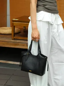 Stylish black tote bag for women, premium leather daily casual spring shoulder handbag.