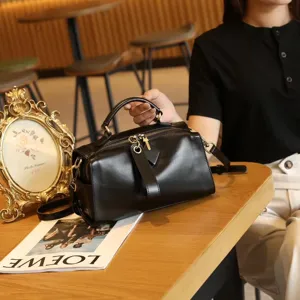 Retro genuine leather Boston bag detail, premium top-layer cowhide casual crossbody handbag.