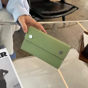 Grüne Geldbörse aus echtem Leder, minimalistische Druckknopf-Clutch Tasche für Damen.