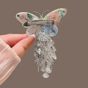 Pinza de pelo de mariposa bordada estilo chino con borlas plateadas elegantes para mujeres.