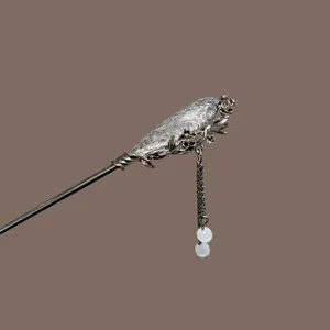 Chinese stijl metalen haarspeld met elegante kwast en parels voor traditionele outfits.