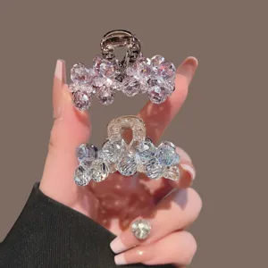Pince à cheveux en cristal pour femmes, accessoire de coiffure élégant et étincelant.