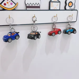 Mini portachiavi auto sportiva in lega, set di ciondoli metallici carini per regali.