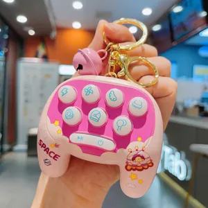 Süßer Space Gamepad Schlüsselanhänger Mini Spielzeug rosa Detailansicht Nahaufnahme