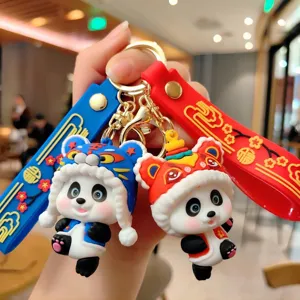 Porte-Clés Panda Mignon du Nouvel An Chapeau de Lion Tigre PVC Chaîne de Clés de Voiture pour Couple Pendentif de Sac Porte-Clés Mode Cadeau