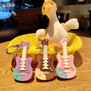 Creatieve Gitaar PVC Sleutelhanger Schattige Cartoon Auto Sleutelhanger Tassenhanger Mode Paar Sleutelhanger Rugzak Ornament