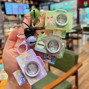 Schattige cartoon camera sleutelhanger mini retro oplichtende tassenhanger cadeau voor kinderen