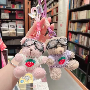 Porte-clés en peluche ours mignon avec lunettes de soleil et pull, pendentif de sac idéal.