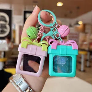 Lindo llavero de caja de regalo de oso y espejo, colgante de bolso para mujeres y niñas.