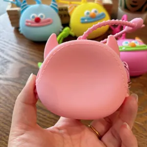 Süße Cartoon Silikon Monster Münztasche mit Schlüsselanhänger, rosa tragbare Kopfhörer Tasche.