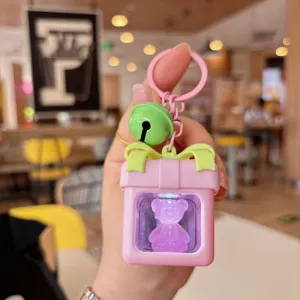 Lindo llavero de oso luminoso, colgante de caja de regalo LED para bolsos y llaves de coche.