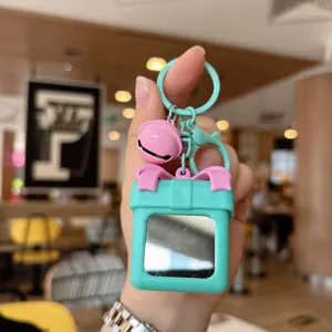 Lindo llavero espejo en forma de caja de regalo, encantador colgante de bolso para uso.