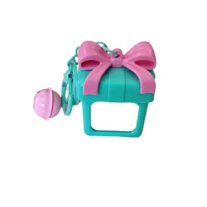 Llavero caja de regalo bonito con lazo rosa y colgante de campana para bolso y accesorios.